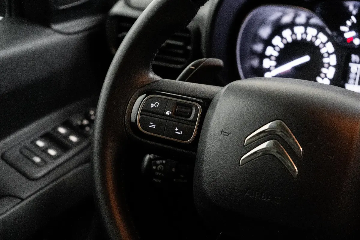 1.2 PureTech Shine Trekhaak! | Carplay | Stoelverwarming | Navigatie | Zeer Compleet! | Bluetooth | Clima | Cruise | Airco (automatisch) | Apple Carplay/Android Auto|telefoonintegratie premi
