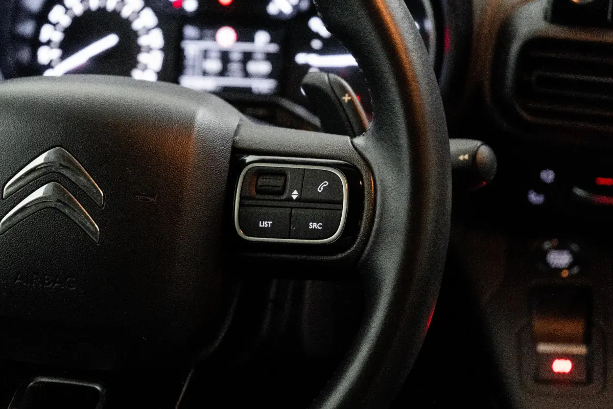 1.2 PureTech Shine Trekhaak! | Carplay | Stoelverwarming | Navigatie | Zeer Compleet! | Bluetooth | Clima | Cruise | Airco (automatisch) | Apple Carplay/Android Auto|telefoonintegratie premi