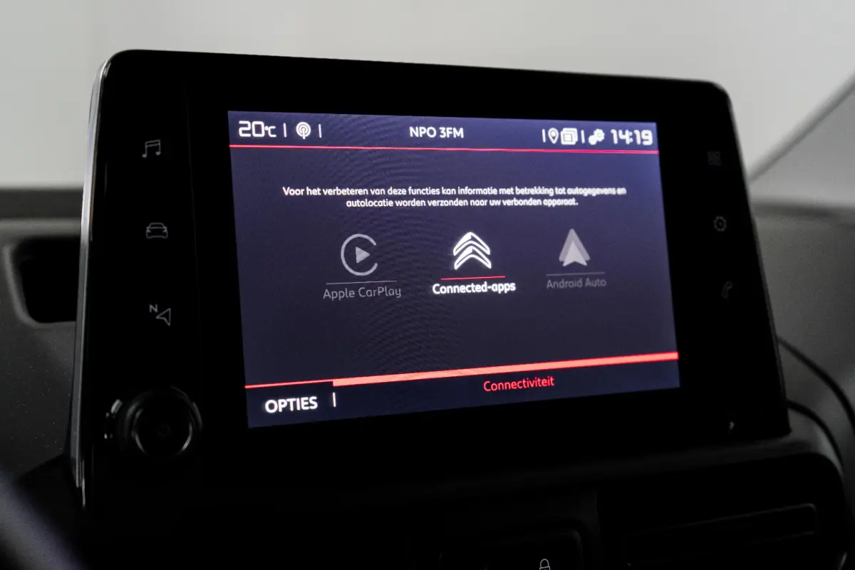1.2 PureTech Shine Trekhaak! | Carplay | Stoelverwarming | Navigatie | Zeer Compleet! | Bluetooth | Clima | Cruise | Airco (automatisch) | Apple Carplay/Android Auto|telefoonintegratie premi
