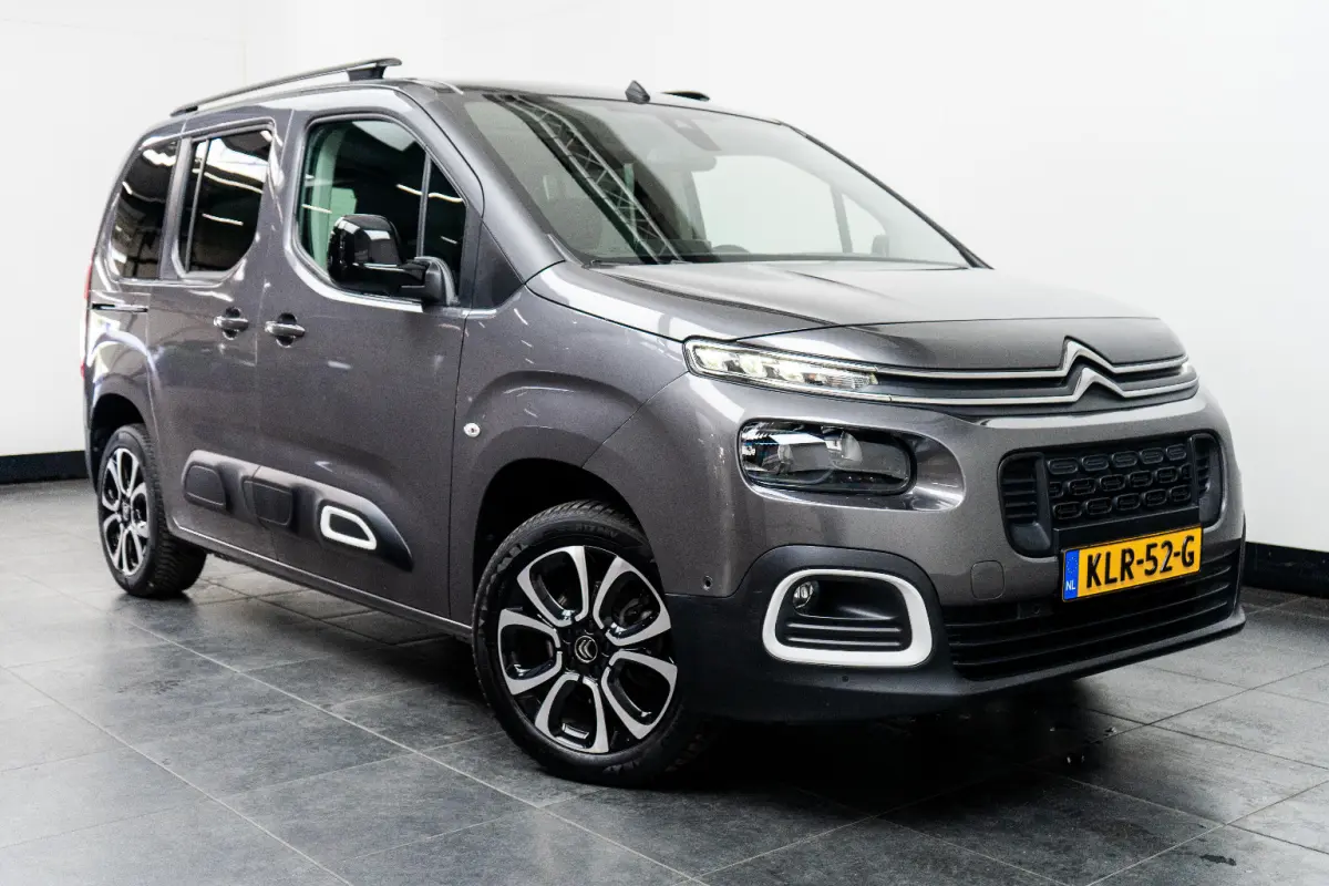 1.2 PureTech Shine Trekhaak! | Carplay | Stoelverwarming | Navigatie | Zeer Compleet! | Bluetooth | Clima | Cruise | Airco (automatisch) | Apple Carplay/Android Auto|telefoonintegratie premi