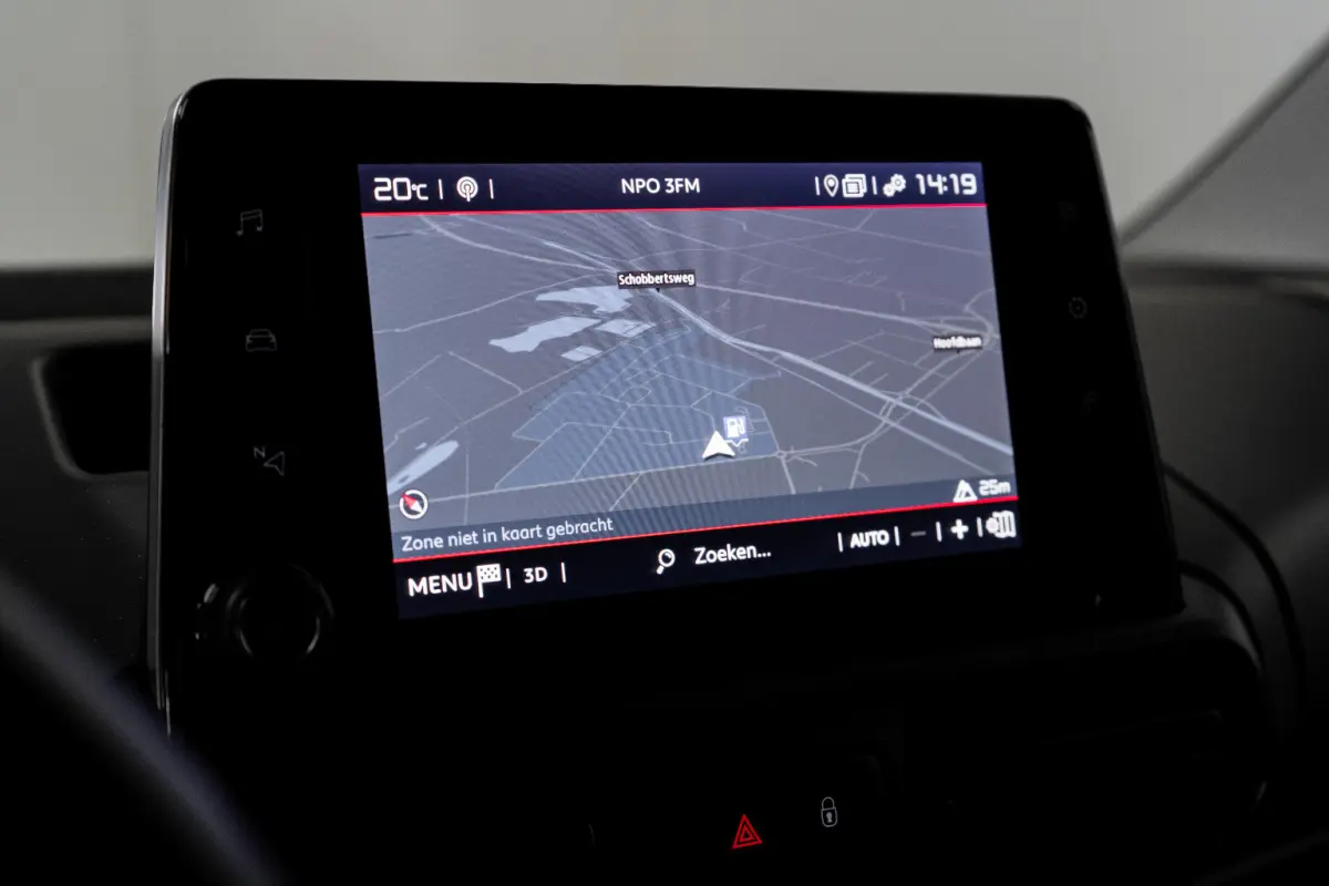 1.2 PureTech Shine Trekhaak! | Carplay | Stoelverwarming | Navigatie | Zeer Compleet! | Bluetooth | Clima | Cruise | Airco (automatisch) | Apple Carplay/Android Auto|telefoonintegratie premi