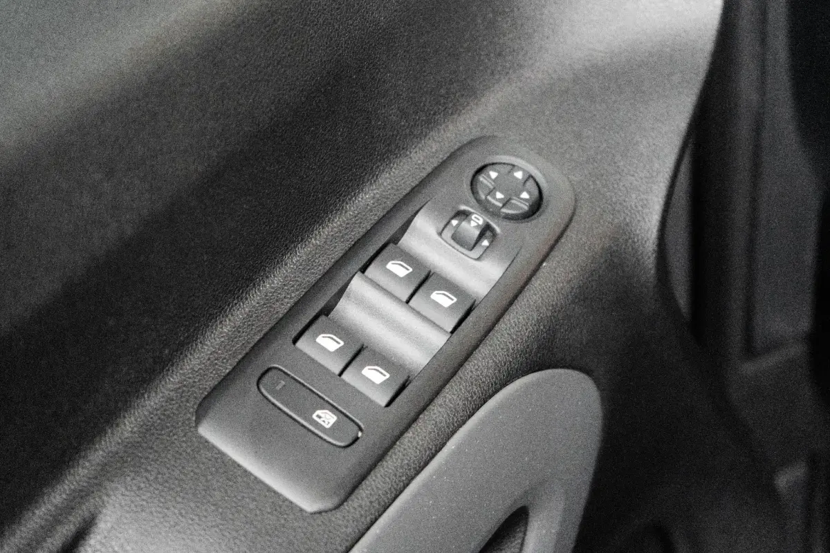 1.2 PureTech Shine Trekhaak! | Carplay | Stoelverwarming | Navigatie | Zeer Compleet! | Bluetooth | Clima | Cruise | Airco (automatisch) | Apple Carplay/Android Auto|telefoonintegratie premi