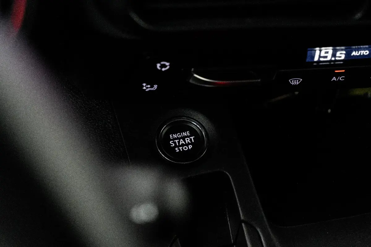 1.2 PureTech Shine Trekhaak! | Carplay | Stoelverwarming | Navigatie | Zeer Compleet! | Bluetooth | Clima | Cruise | Airco (automatisch) | Apple Carplay/Android Auto|telefoonintegratie premi
