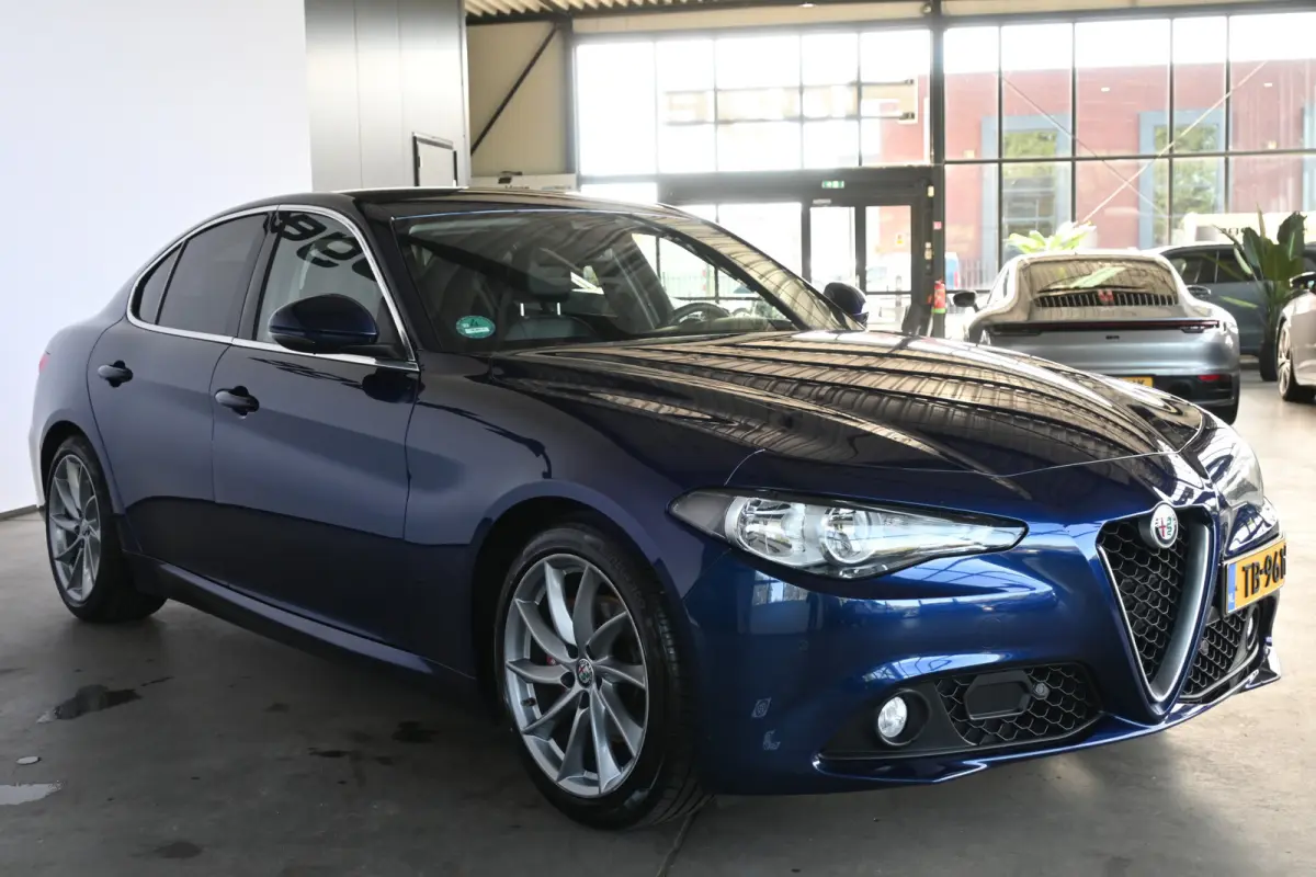 2.0T Automaat Super Clima Cruise control Navigatie Trekhaak PDC 100% Onderhouden Inruil mogelijk