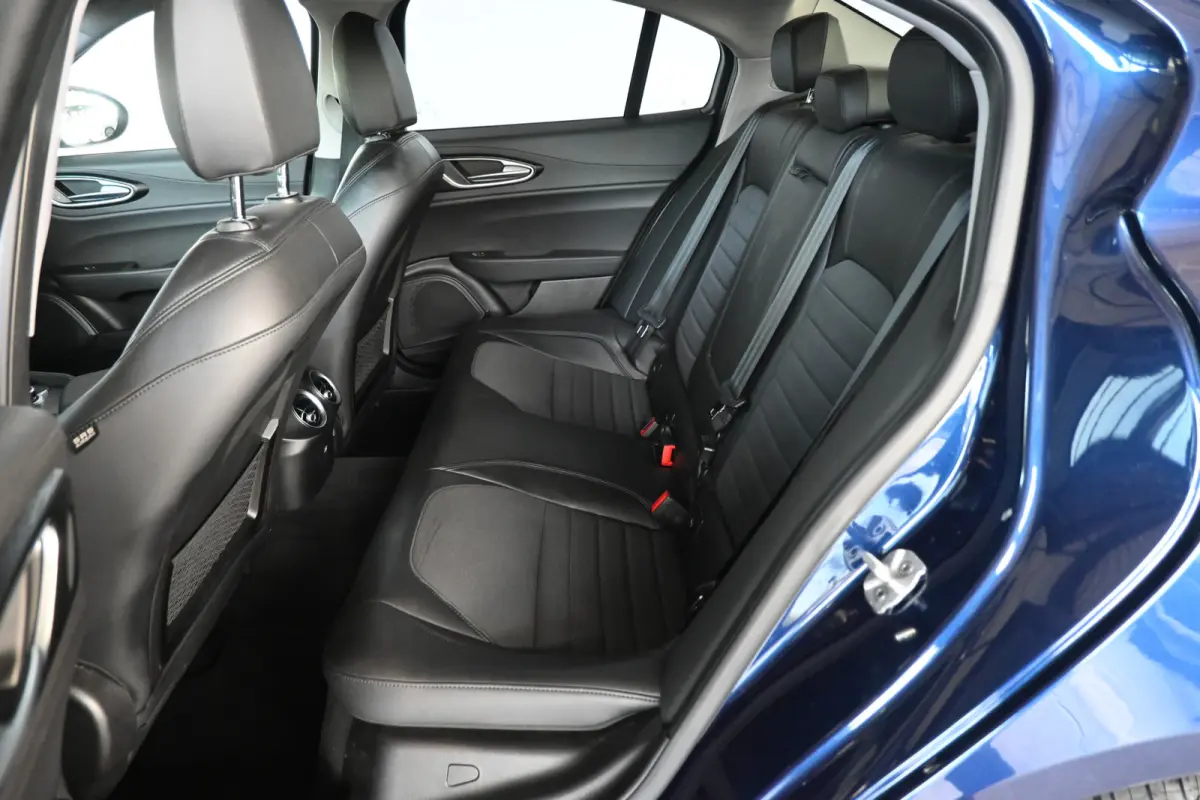 2.0T Automaat Super Clima Cruise control Navigatie Trekhaak PDC 100% Onderhouden Inruil mogelijk