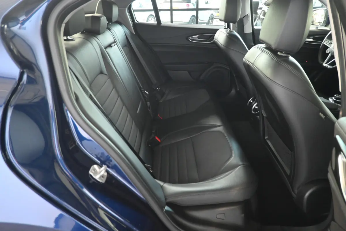 2.0T Automaat Super Clima Cruise control Navigatie Trekhaak PDC 100% Onderhouden Inruil mogelijk