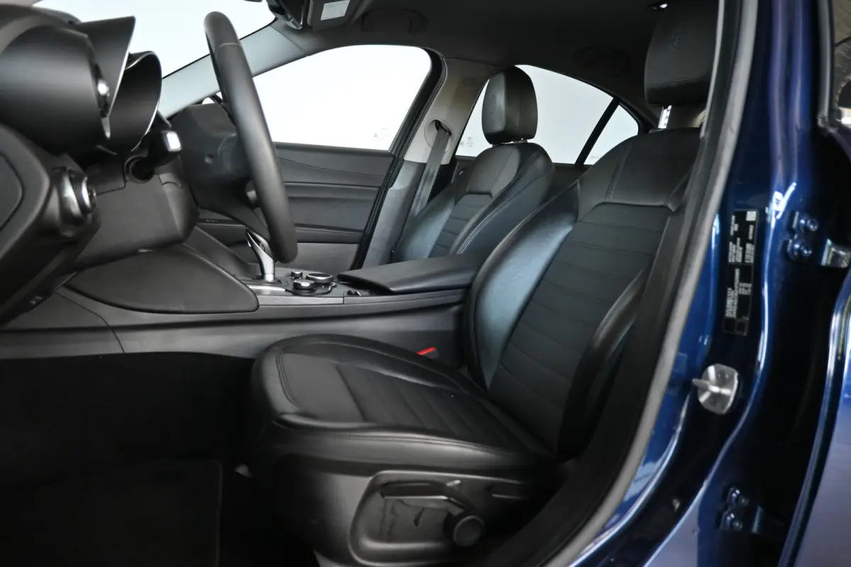 2.0T Automaat Super Clima Cruise control Navigatie Trekhaak PDC 100% Onderhouden Inruil mogelijk