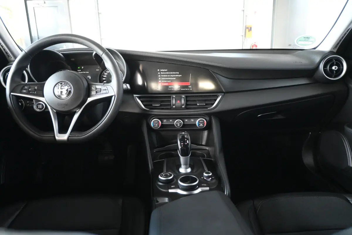 2.0T Automaat Super Clima Cruise control Navigatie Trekhaak PDC 100% Onderhouden Inruil mogelijk