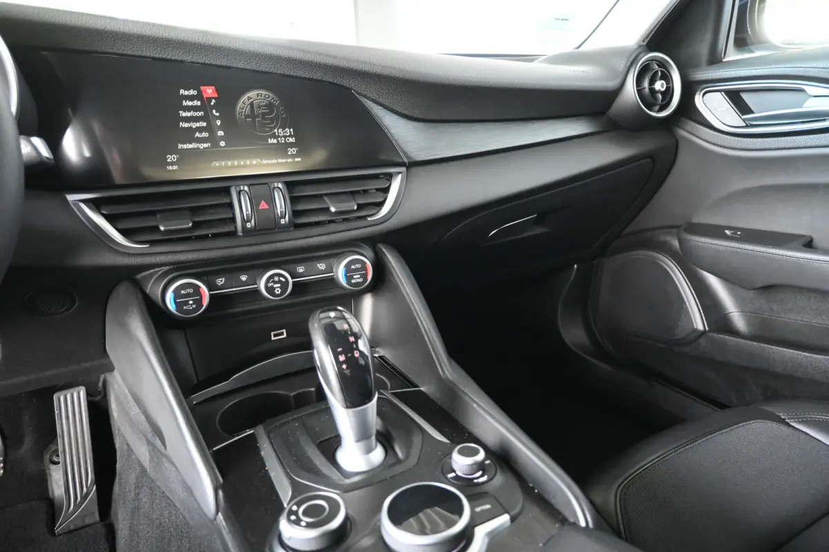 2.0T Automaat Super Clima Cruise control Navigatie Trekhaak PDC 100% Onderhouden Inruil mogelijk