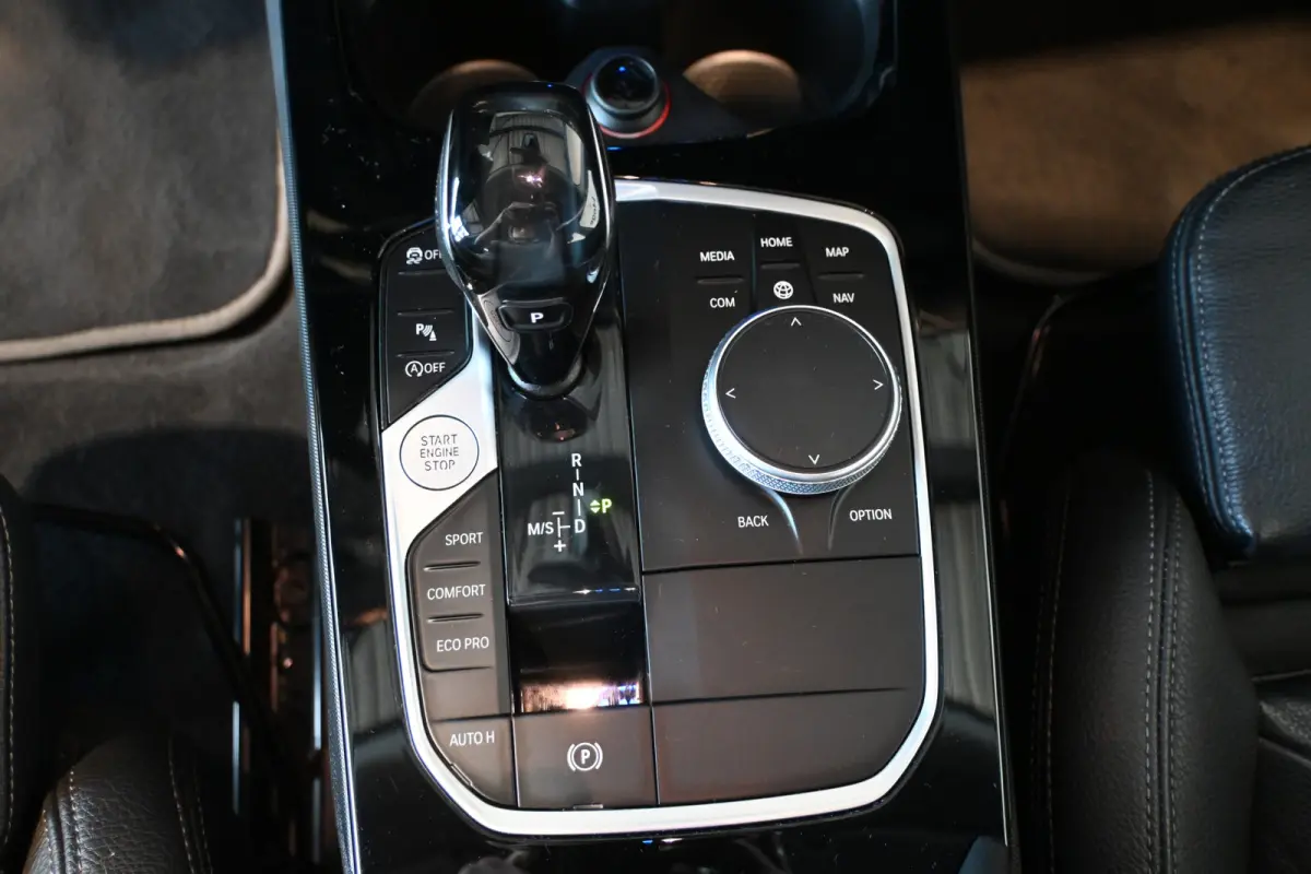 218i Automaat High Executive Clima Cruise control Navigatie LED Sportstoelen 100% Onderhouden Inruil mogelijk