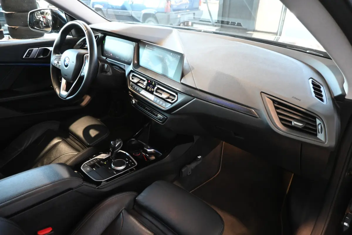 218i Automaat High Executive Clima Cruise control Navigatie LED Sportstoelen 100% Onderhouden Inruil mogelijk