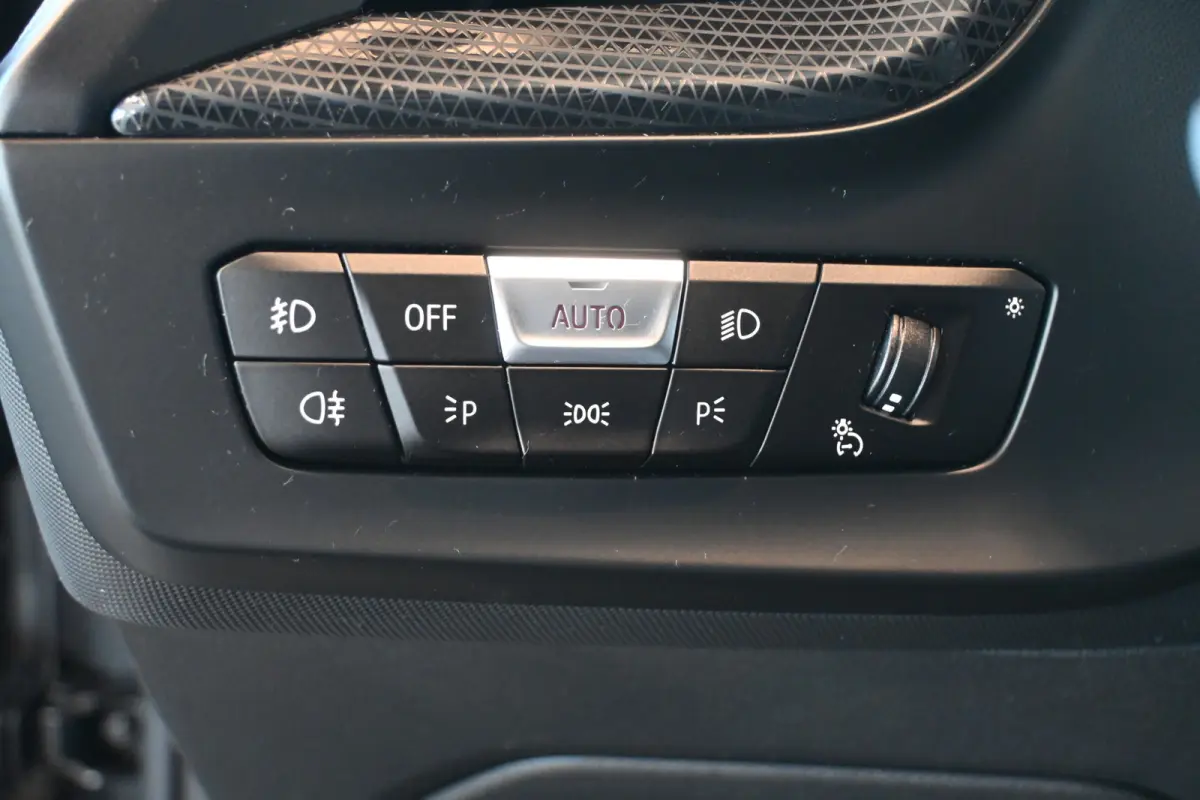 218i Automaat High Executive Clima Cruise control Navigatie LED Sportstoelen 100% Onderhouden Inruil mogelijk