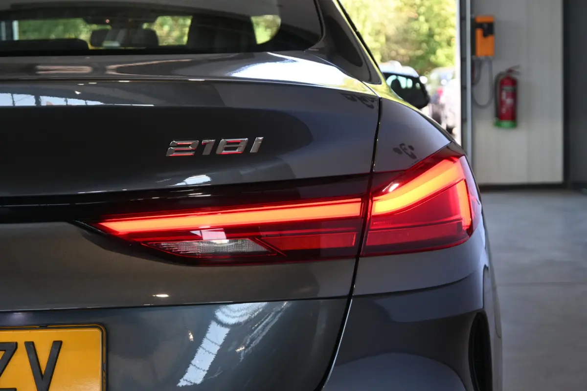218i Automaat High Executive Clima Cruise control Navigatie LED Sportstoelen 100% Onderhouden Inruil mogelijk
