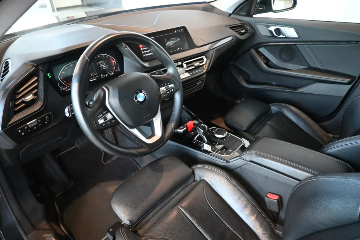 218i Automaat High Executive Clima Cruise control Navigatie LED Sportstoelen 100% Onderhouden Inruil mogelijk
