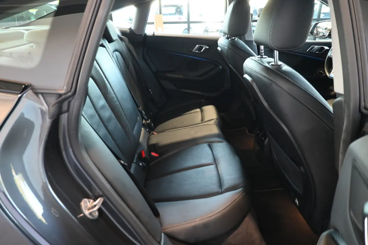 218i Automaat High Executive Clima Cruise control Navigatie LED Sportstoelen 100% Onderhouden Inruil mogelijk