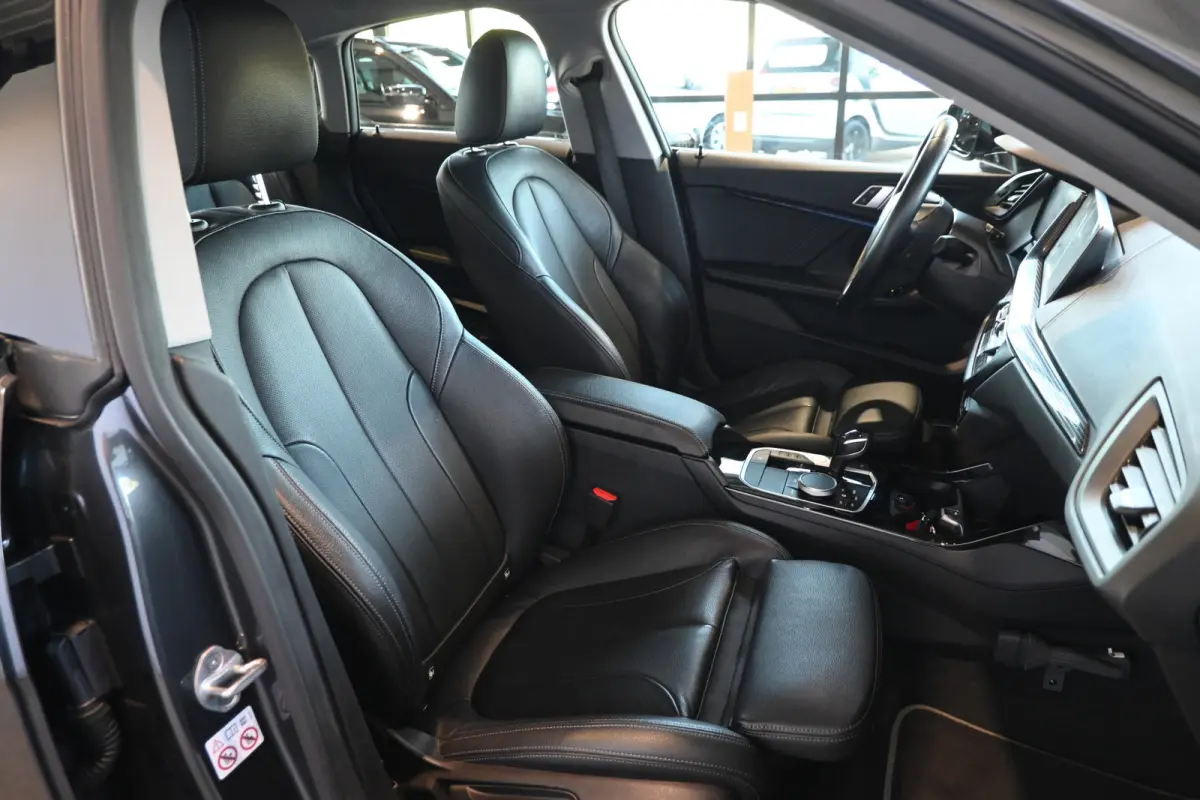 218i Automaat High Executive Clima Cruise control Navigatie LED Sportstoelen 100% Onderhouden Inruil mogelijk