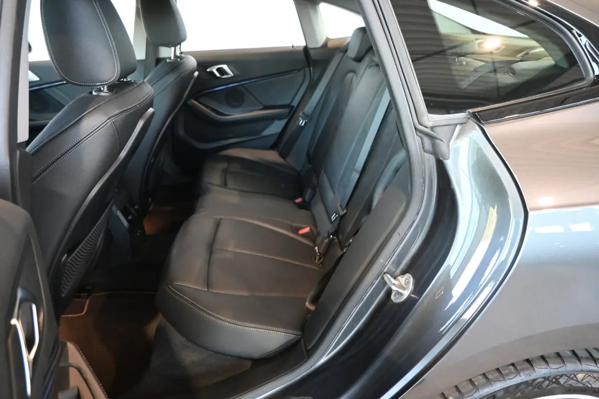 218i Automaat High Executive Clima Cruise control Navigatie LED Sportstoelen 100% Onderhouden Inruil mogelijk