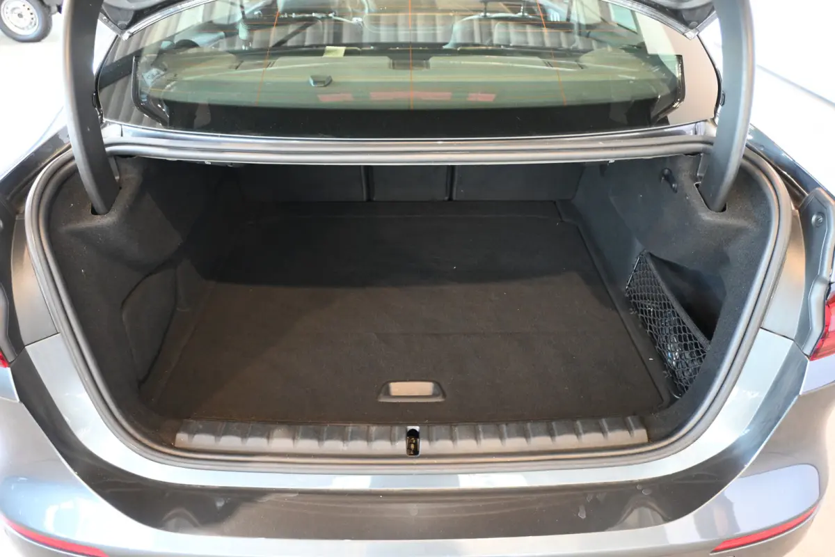 218i Automaat High Executive Clima Cruise control Navigatie LED Sportstoelen 100% Onderhouden Inruil mogelijk