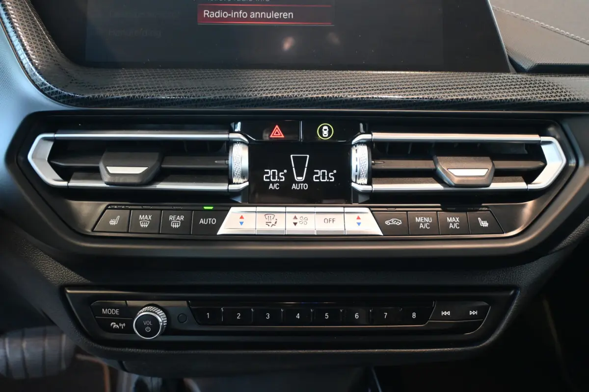 218i Automaat High Executive Clima Cruise control Navigatie LED Sportstoelen 100% Onderhouden Inruil mogelijk