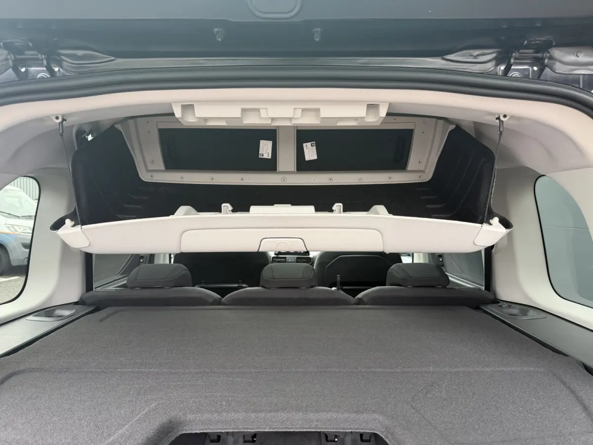 130pk BlueHDI Shine (Trekhaak - Panoramadak - Adaptieve Cruise Controle - Stoelverwarming - Parkeersensoren V+A - Camera - Automatische Airco - Navigatie)