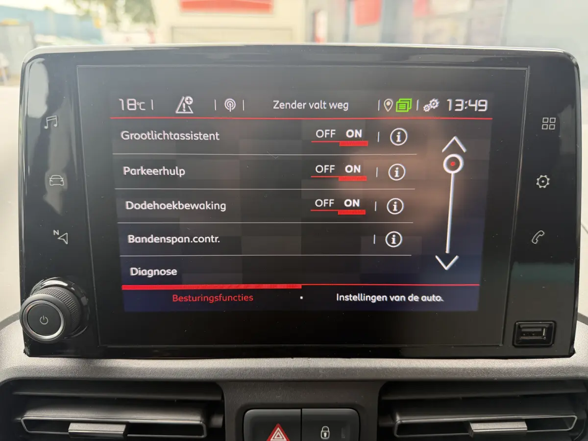 130pk BlueHDI Shine (Trekhaak - Panoramadak - Adaptieve Cruise Controle - Stoelverwarming - Parkeersensoren V+A - Camera - Automatische Airco - Navigatie)
