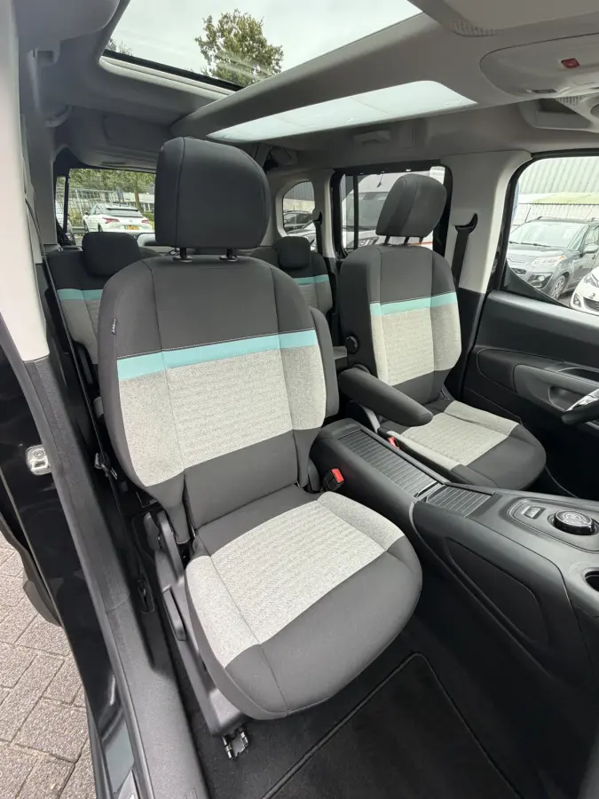 130pk BlueHDI Shine (Trekhaak - Panoramadak - Adaptieve Cruise Controle - Stoelverwarming - Parkeersensoren V+A - Camera - Automatische Airco - Navigatie)
