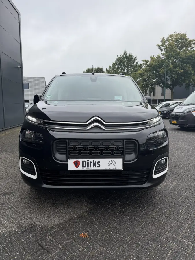 130pk BlueHDI Shine (Trekhaak - Panoramadak - Adaptieve Cruise Controle - Stoelverwarming - Parkeersensoren V+A - Camera - Automatische Airco - Navigatie)