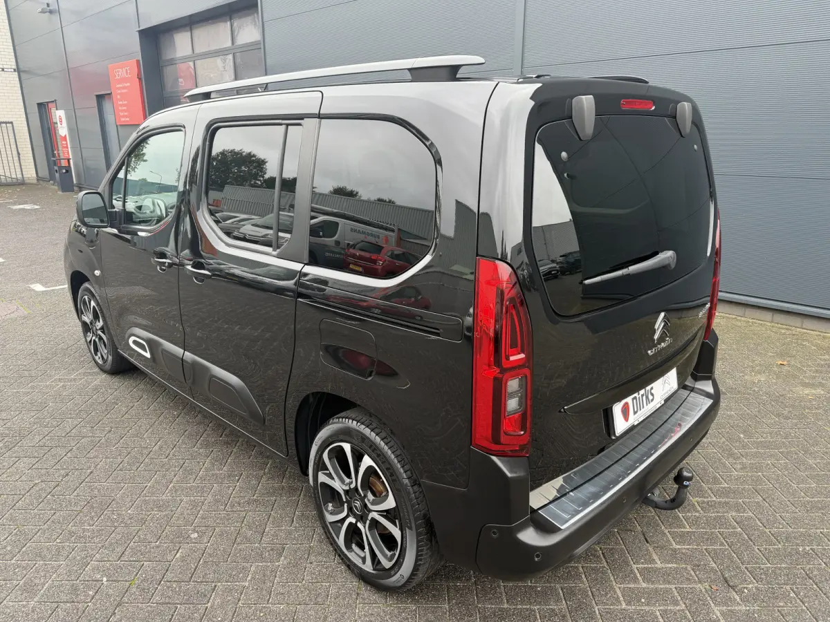 130pk BlueHDI Shine (Trekhaak - Panoramadak - Adaptieve Cruise Controle - Stoelverwarming - Parkeersensoren V+A - Camera - Automatische Airco - Navigatie)