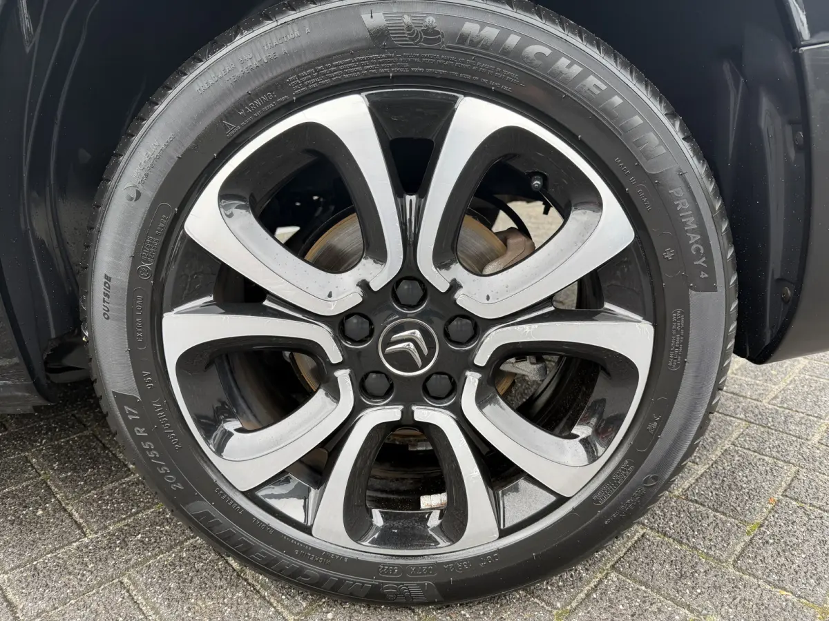 130pk BlueHDI Shine (Trekhaak - Panoramadak - Adaptieve Cruise Controle - Stoelverwarming - Parkeersensoren V+A - Camera - Automatische Airco - Navigatie)