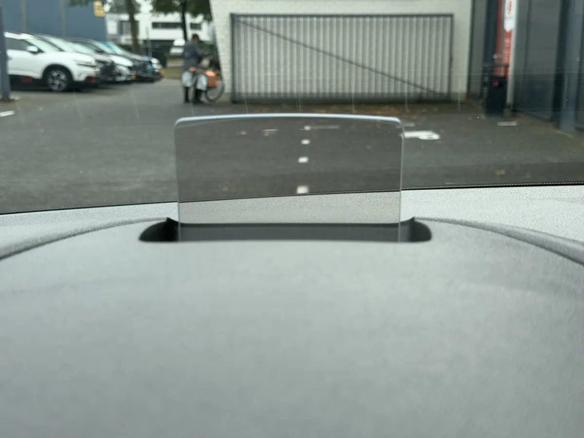 130pk BlueHDI Shine (Trekhaak - Panoramadak - Adaptieve Cruise Controle - Stoelverwarming - Parkeersensoren V+A - Camera - Automatische Airco - Navigatie)