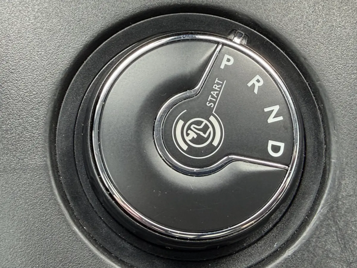 130pk BlueHDI Shine (Trekhaak - Panoramadak - Adaptieve Cruise Controle - Stoelverwarming - Parkeersensoren V+A - Camera - Automatische Airco - Navigatie)