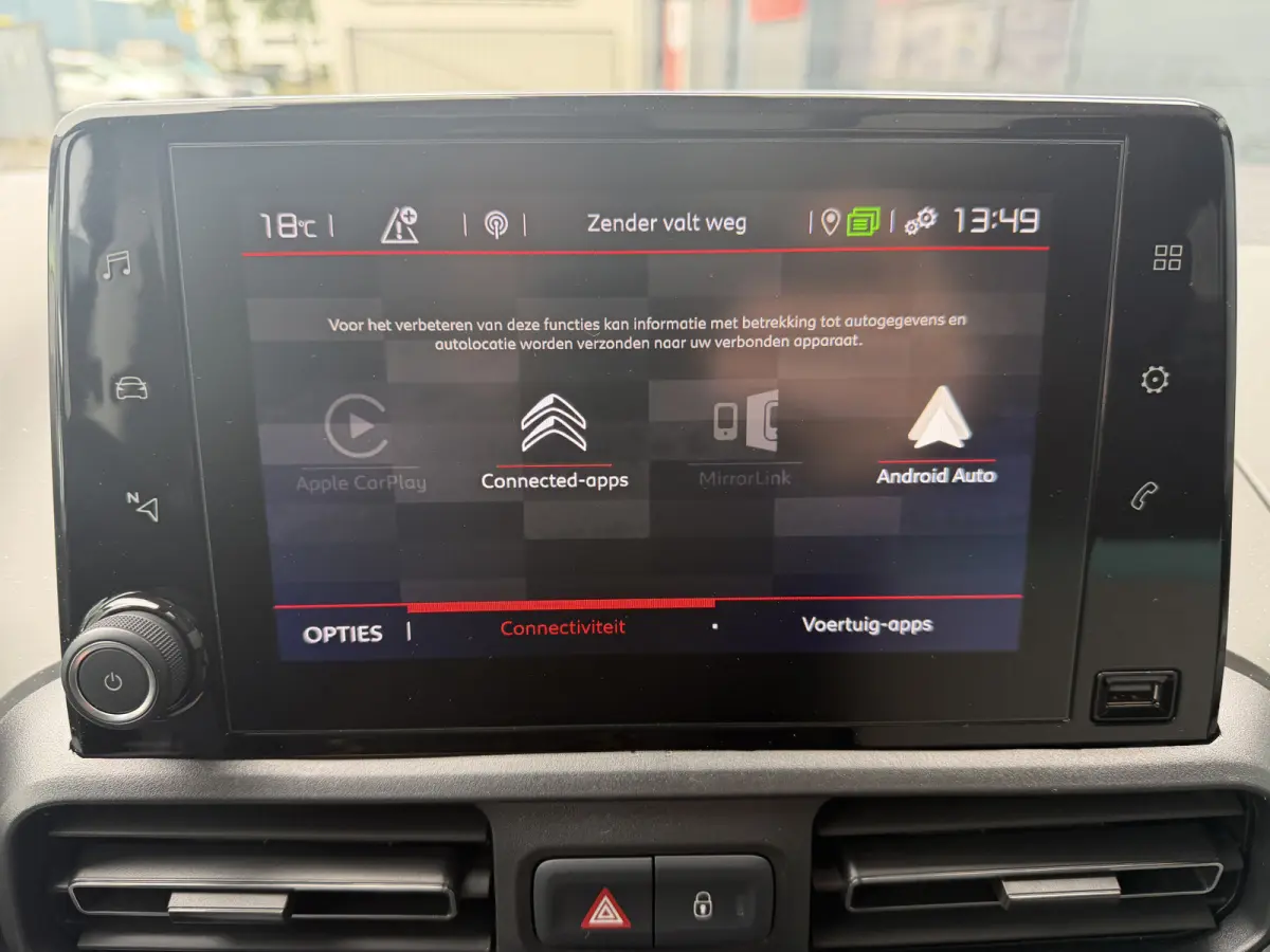 130pk BlueHDI Shine (Trekhaak - Panoramadak - Adaptieve Cruise Controle - Stoelverwarming - Parkeersensoren V+A - Camera - Automatische Airco - Navigatie)