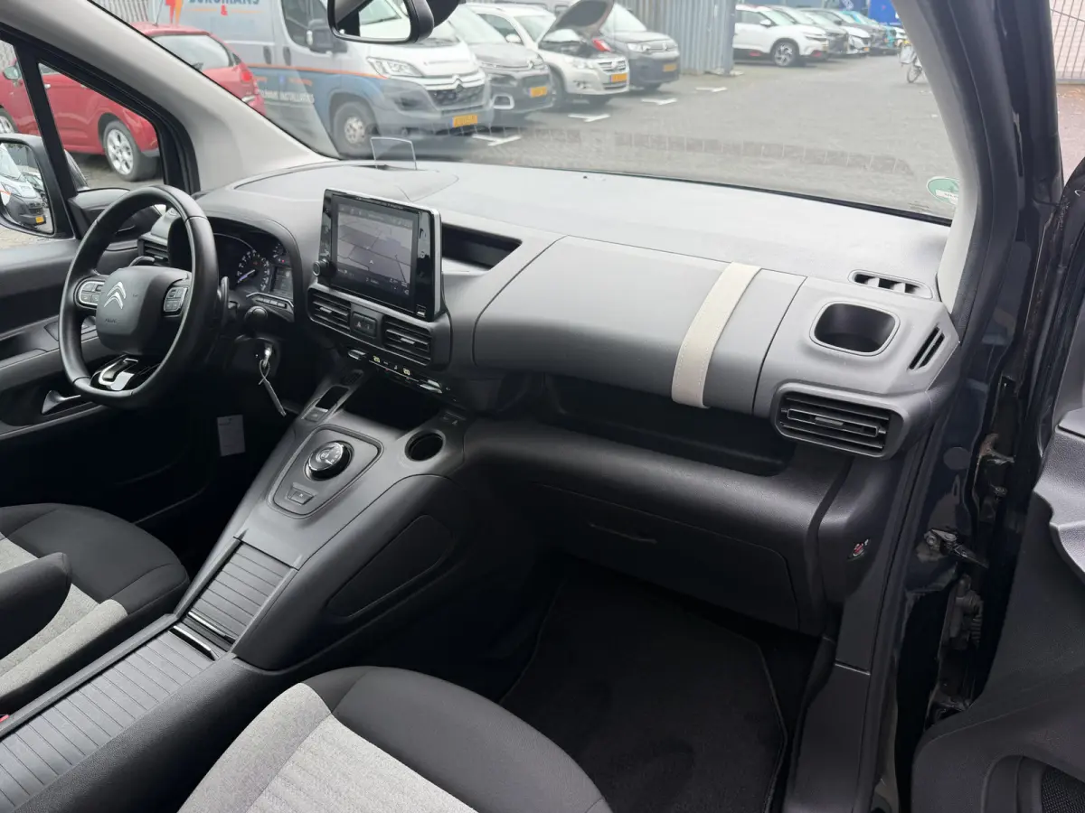 130pk BlueHDI Shine (Trekhaak - Panoramadak - Adaptieve Cruise Controle - Stoelverwarming - Parkeersensoren V+A - Camera - Automatische Airco - Navigatie)