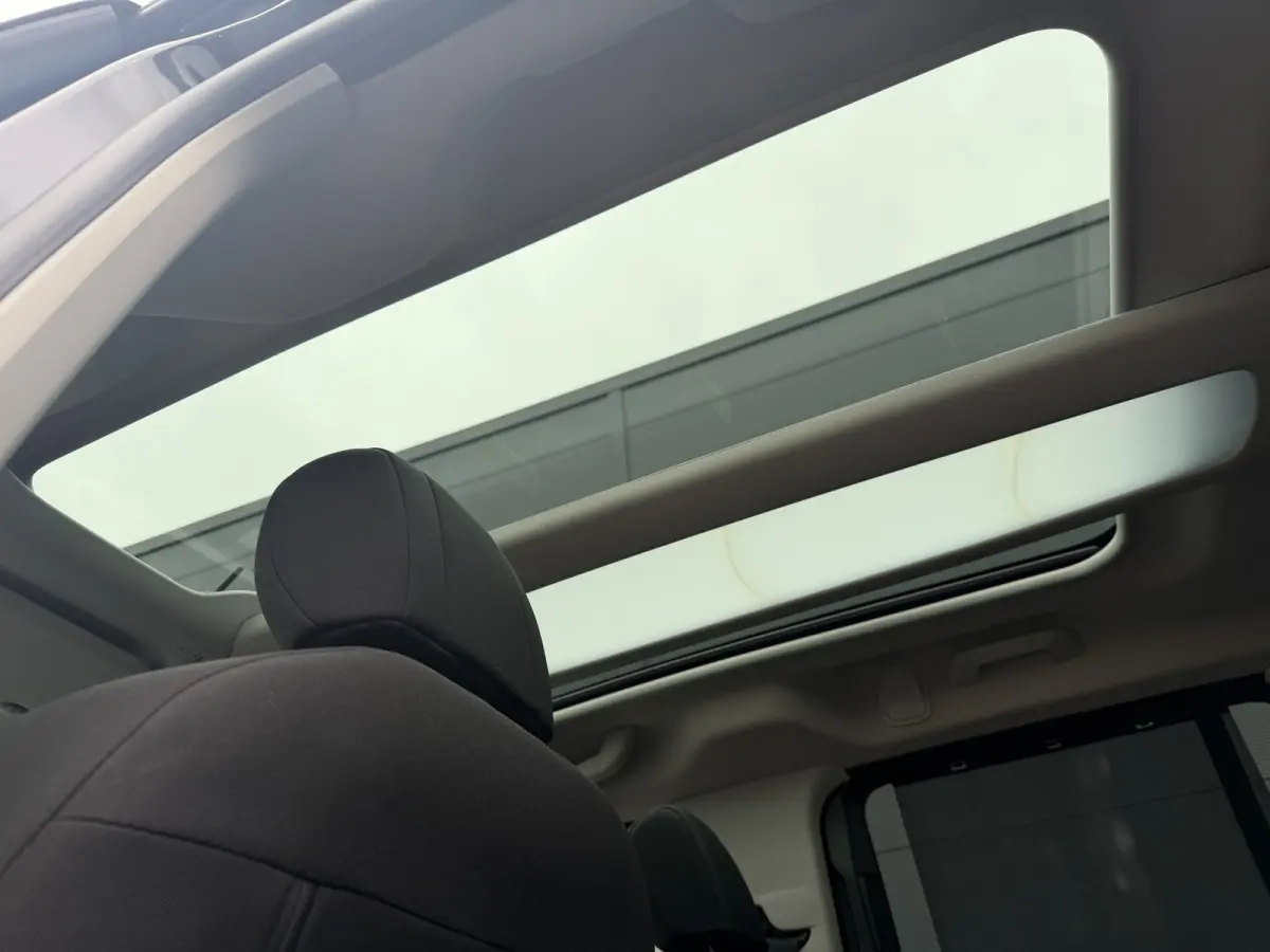 130pk BlueHDI Shine (Trekhaak - Panoramadak - Adaptieve Cruise Controle - Stoelverwarming - Parkeersensoren V+A - Camera - Automatische Airco - Navigatie)