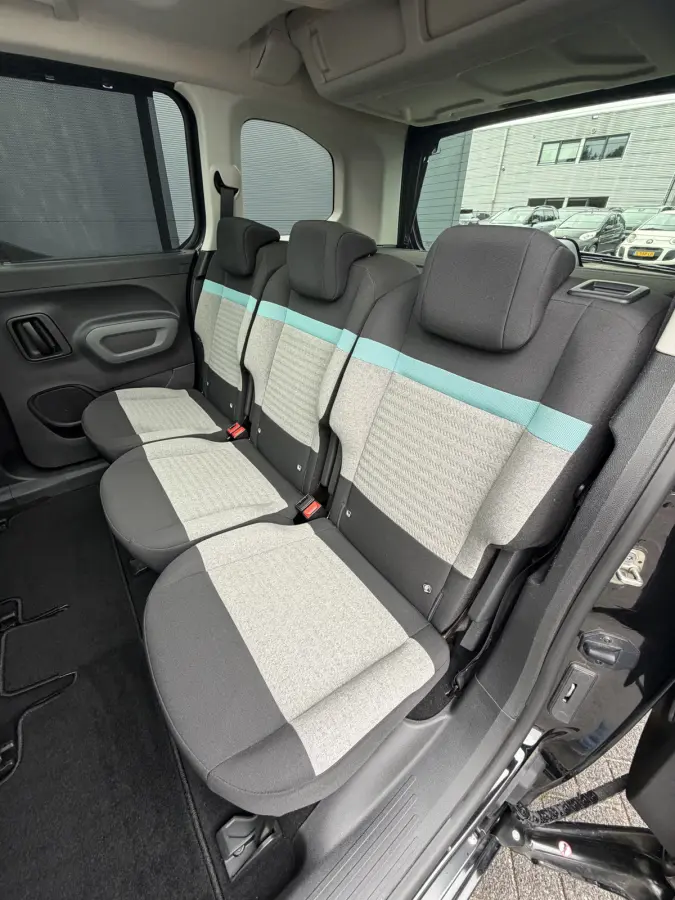 130pk BlueHDI Shine (Trekhaak - Panoramadak - Adaptieve Cruise Controle - Stoelverwarming - Parkeersensoren V+A - Camera - Automatische Airco - Navigatie)