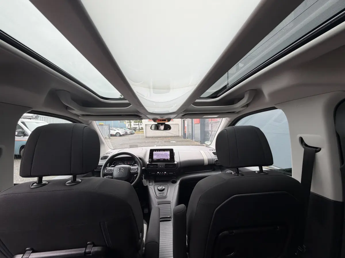 130pk BlueHDI Shine (Trekhaak - Panoramadak - Adaptieve Cruise Controle - Stoelverwarming - Parkeersensoren V+A - Camera - Automatische Airco - Navigatie)