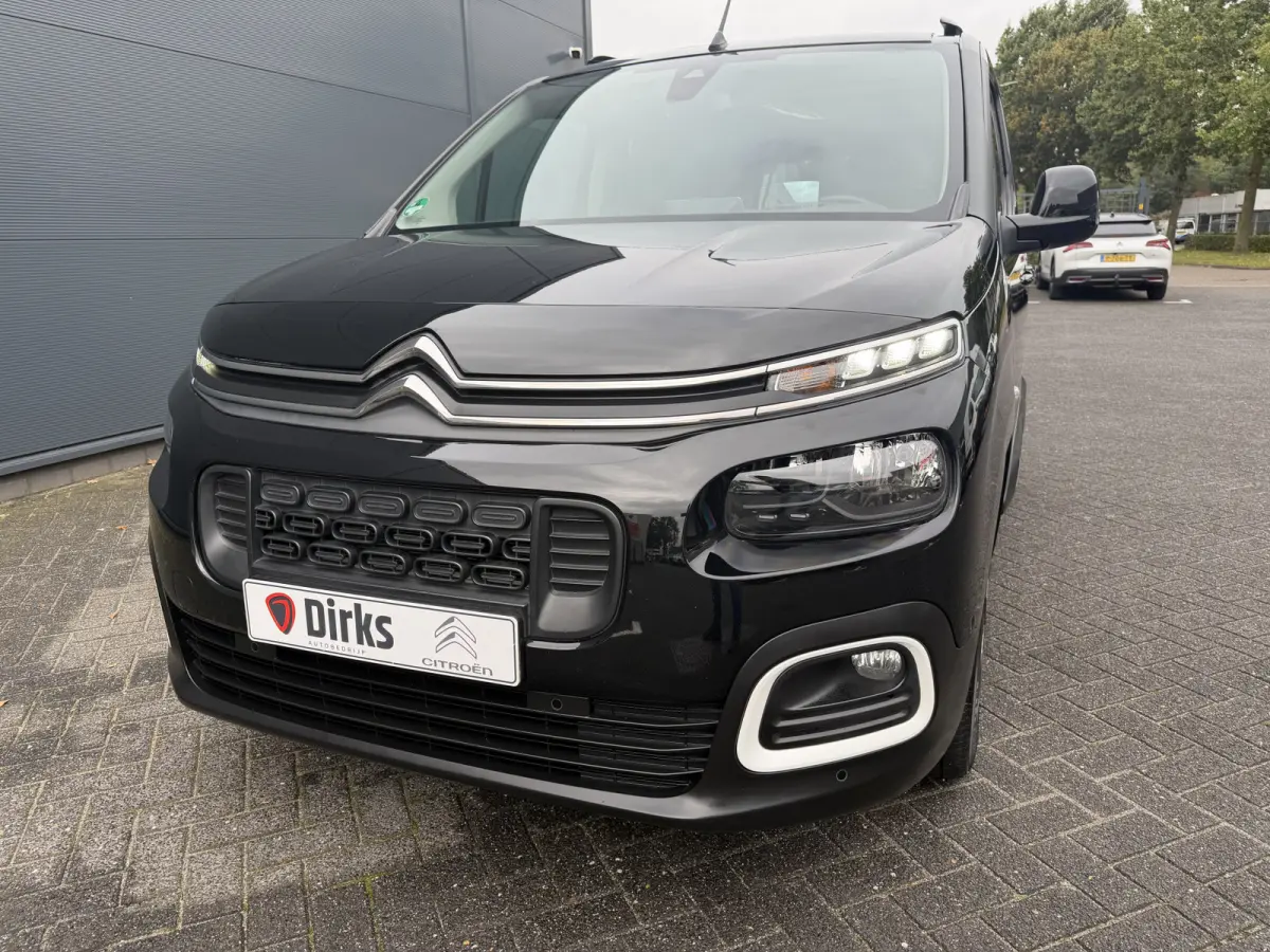 130pk BlueHDI Shine (Trekhaak - Panoramadak - Adaptieve Cruise Controle - Stoelverwarming - Parkeersensoren V+A - Camera - Automatische Airco - Navigatie)