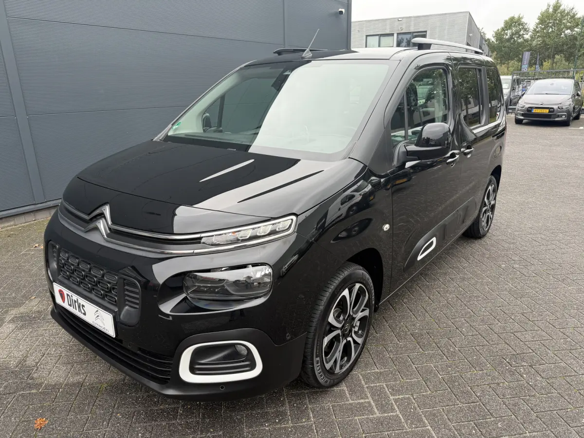 130pk BlueHDI Shine (Trekhaak - Panoramadak - Adaptieve Cruise Controle - Stoelverwarming - Parkeersensoren V+A - Camera - Automatische Airco - Navigatie)