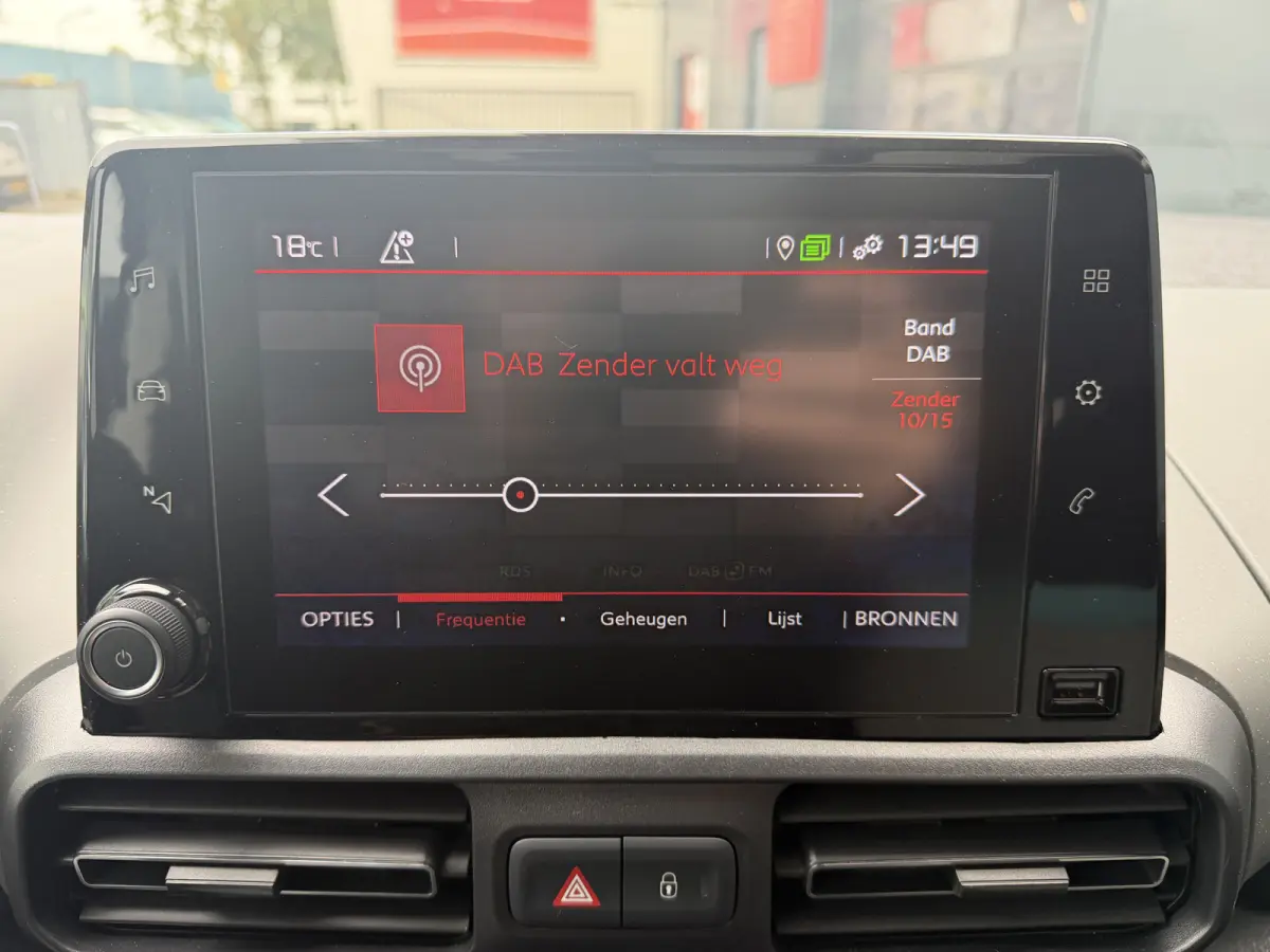 130pk BlueHDI Shine (Trekhaak - Panoramadak - Adaptieve Cruise Controle - Stoelverwarming - Parkeersensoren V+A - Camera - Automatische Airco - Navigatie)