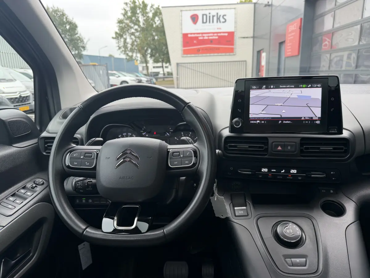 130pk BlueHDI Shine (Trekhaak - Panoramadak - Adaptieve Cruise Controle - Stoelverwarming - Parkeersensoren V+A - Camera - Automatische Airco - Navigatie)