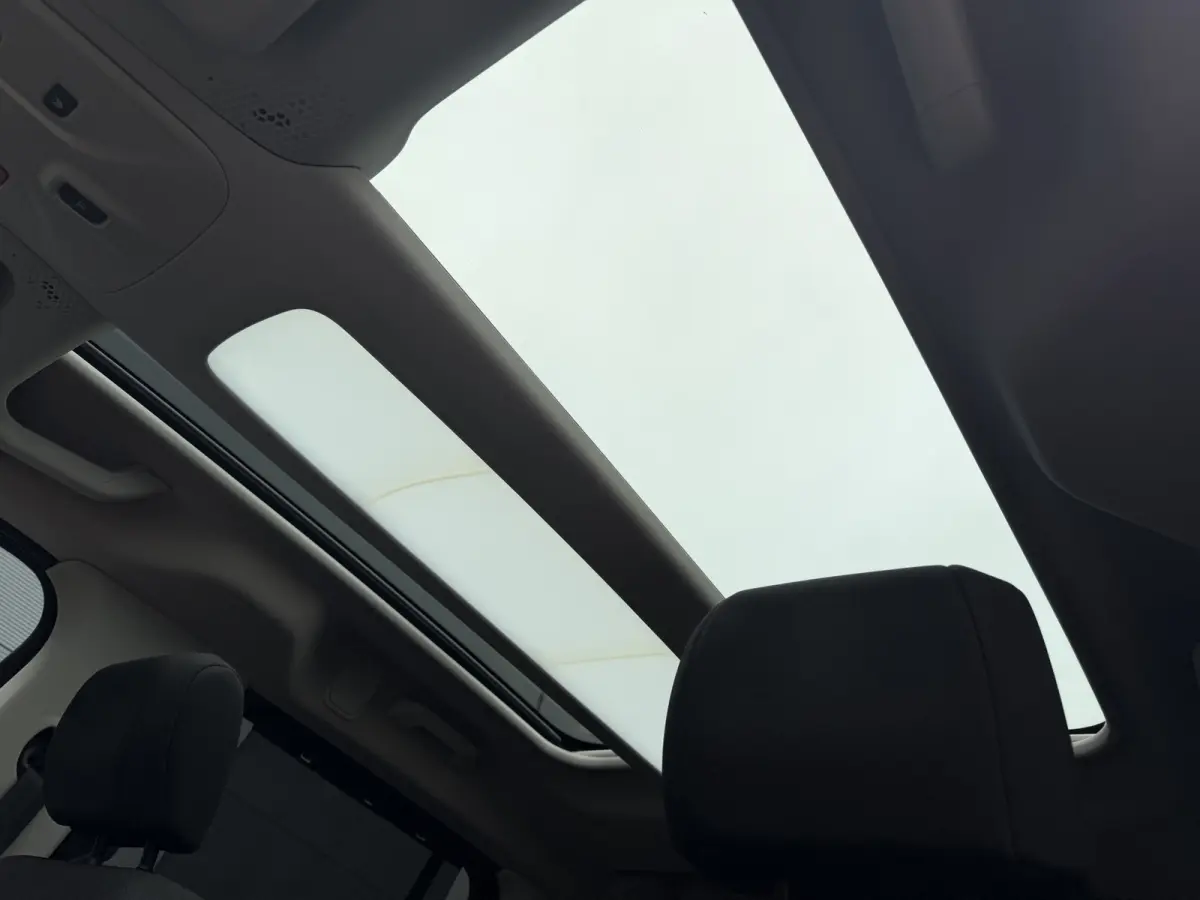 130pk BlueHDI Shine (Trekhaak - Panoramadak - Adaptieve Cruise Controle - Stoelverwarming - Parkeersensoren V+A - Camera - Automatische Airco - Navigatie)