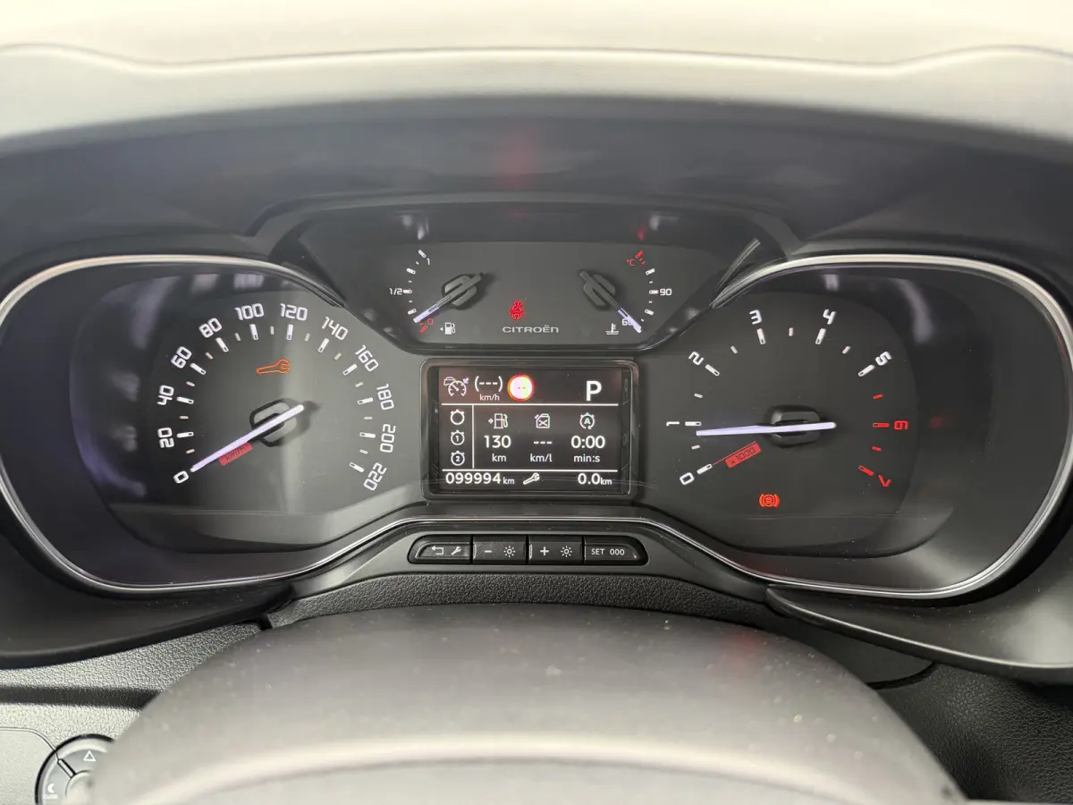 130pk BlueHDI Shine (Trekhaak - Panoramadak - Adaptieve Cruise Controle - Stoelverwarming - Parkeersensoren V+A - Camera - Automatische Airco - Navigatie)