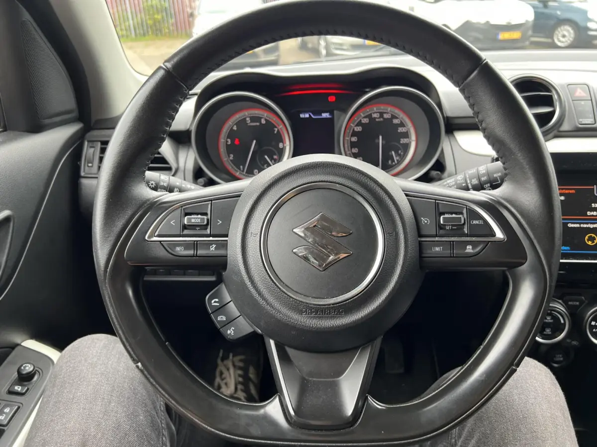 1.2 Smart Hybrid Zwart 5DRS 2018 | Airco | Cruise |