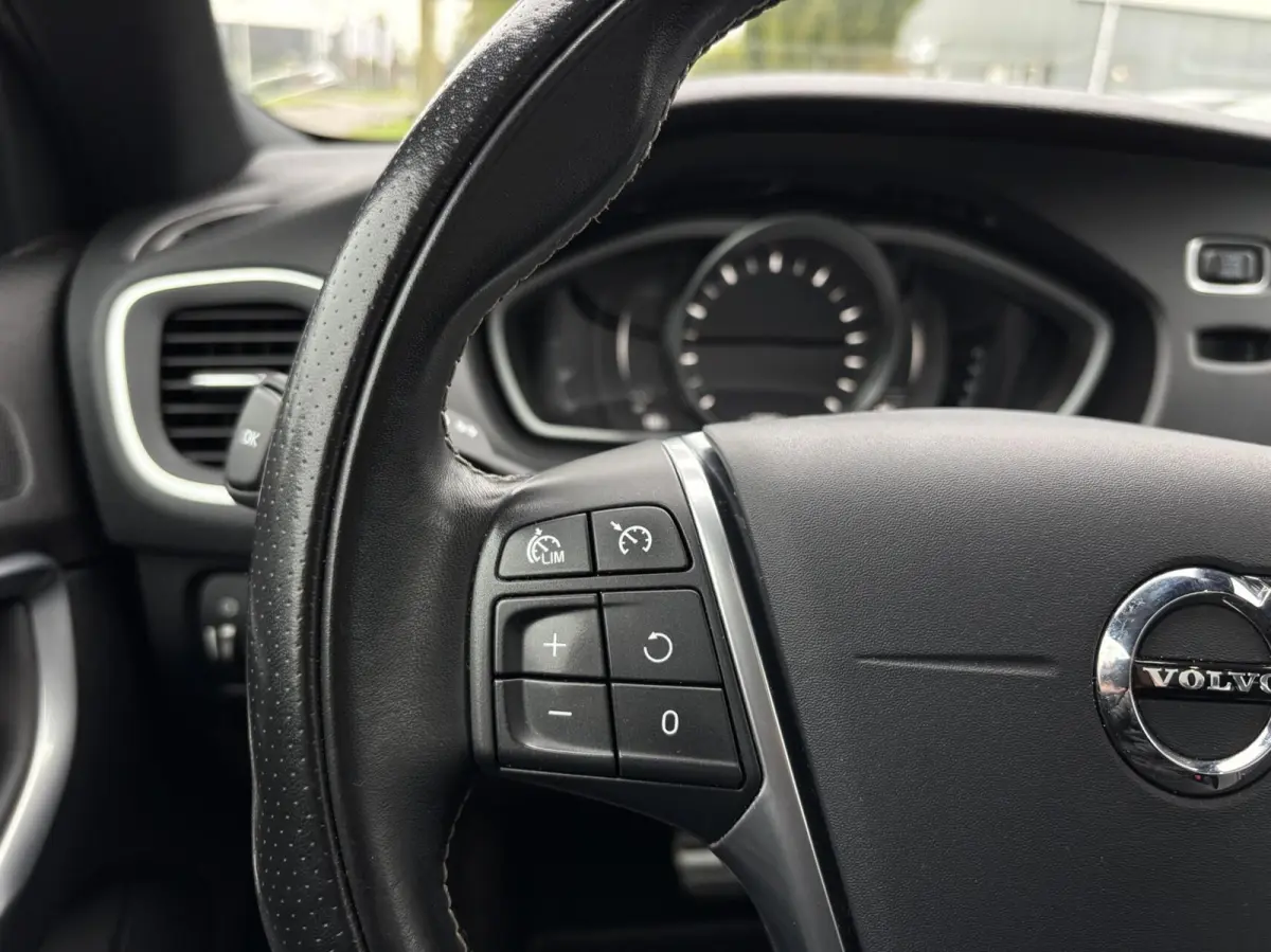 1.5 T3 Polar+ Sport R-Design trekhaak leder camera