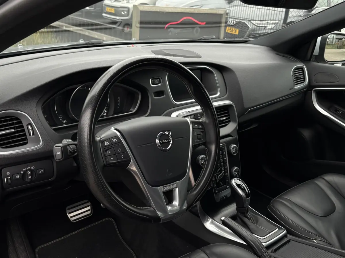 1.5 T3 Polar+ Sport R-Design trekhaak leder camera