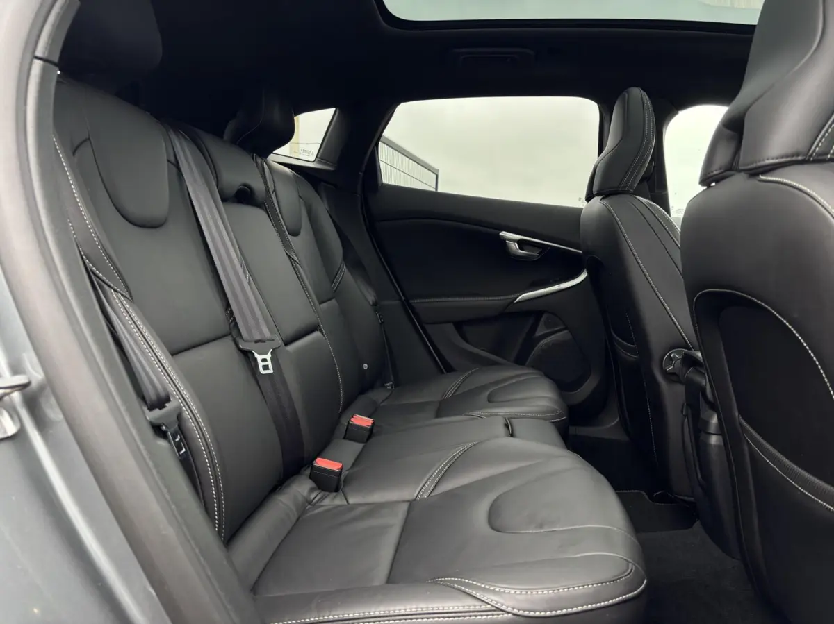 1.5 T3 Polar+ Sport R-Design trekhaak leder camera