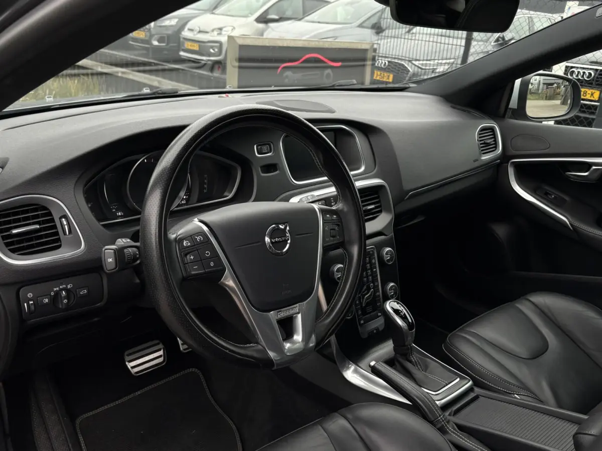 1.5 T3 Polar+ Sport R-Design trekhaak leder camera