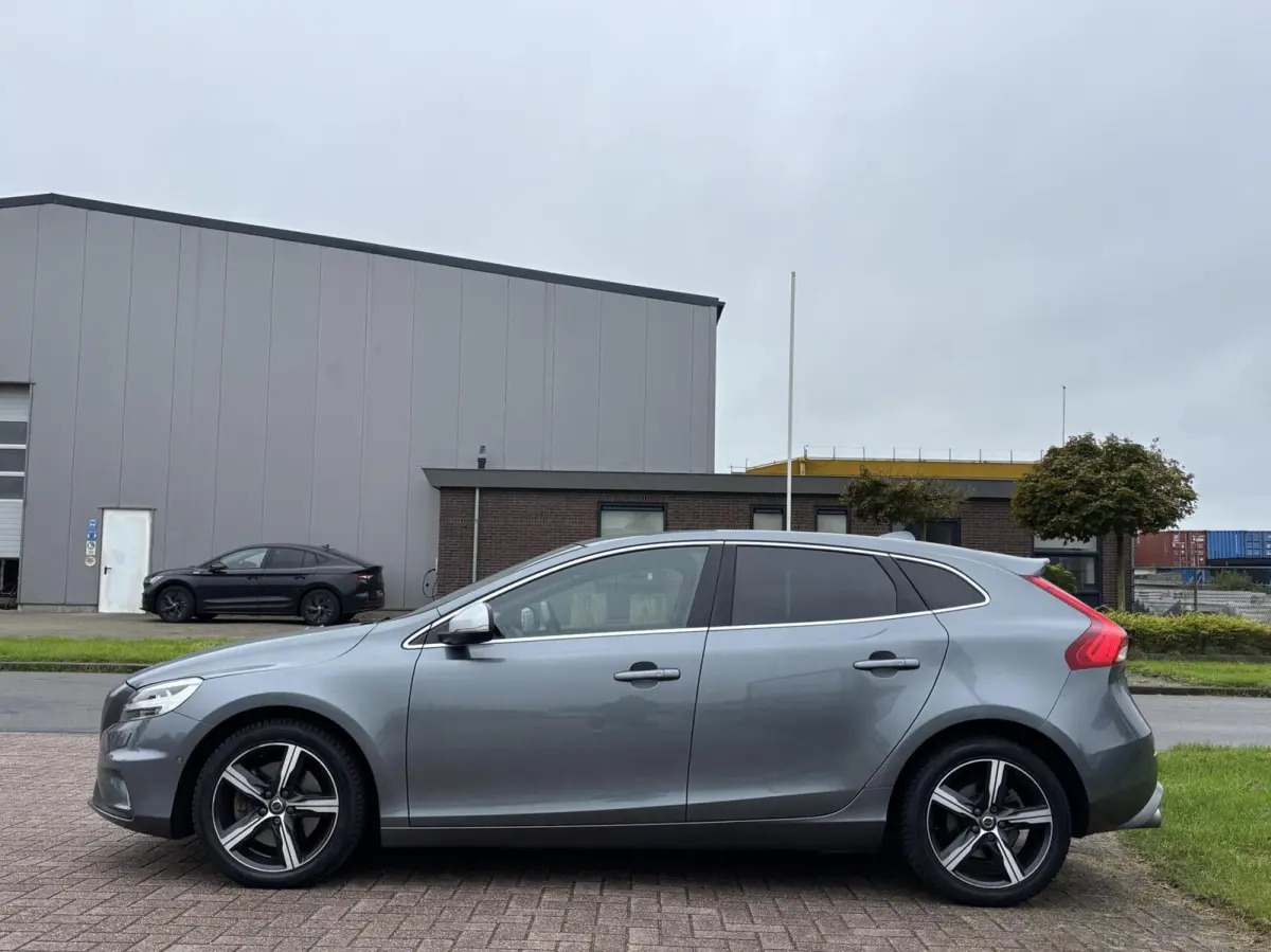 1.5 T3 Polar+ Sport R-Design trekhaak leder camera