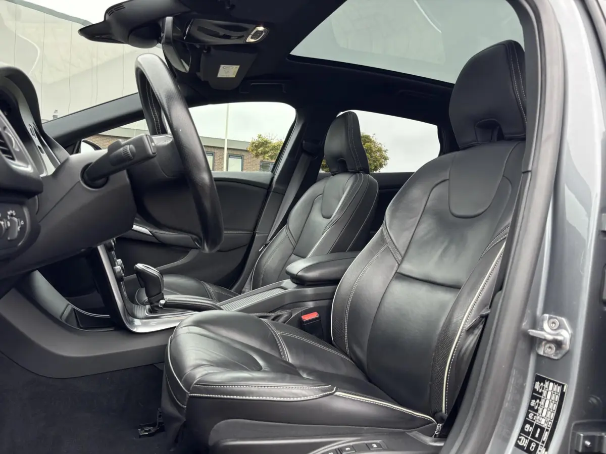 1.5 T3 Polar+ Sport R-Design trekhaak leder camera