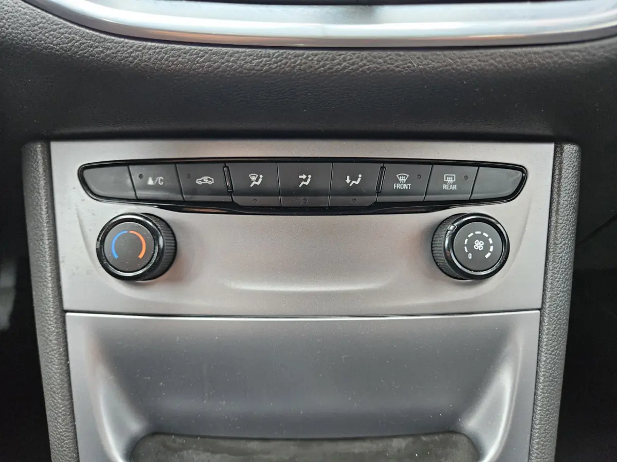 1.0 Business+ Trekhaak! Navigatie! Nette Auto! NAP! Airco! Cruise Control!